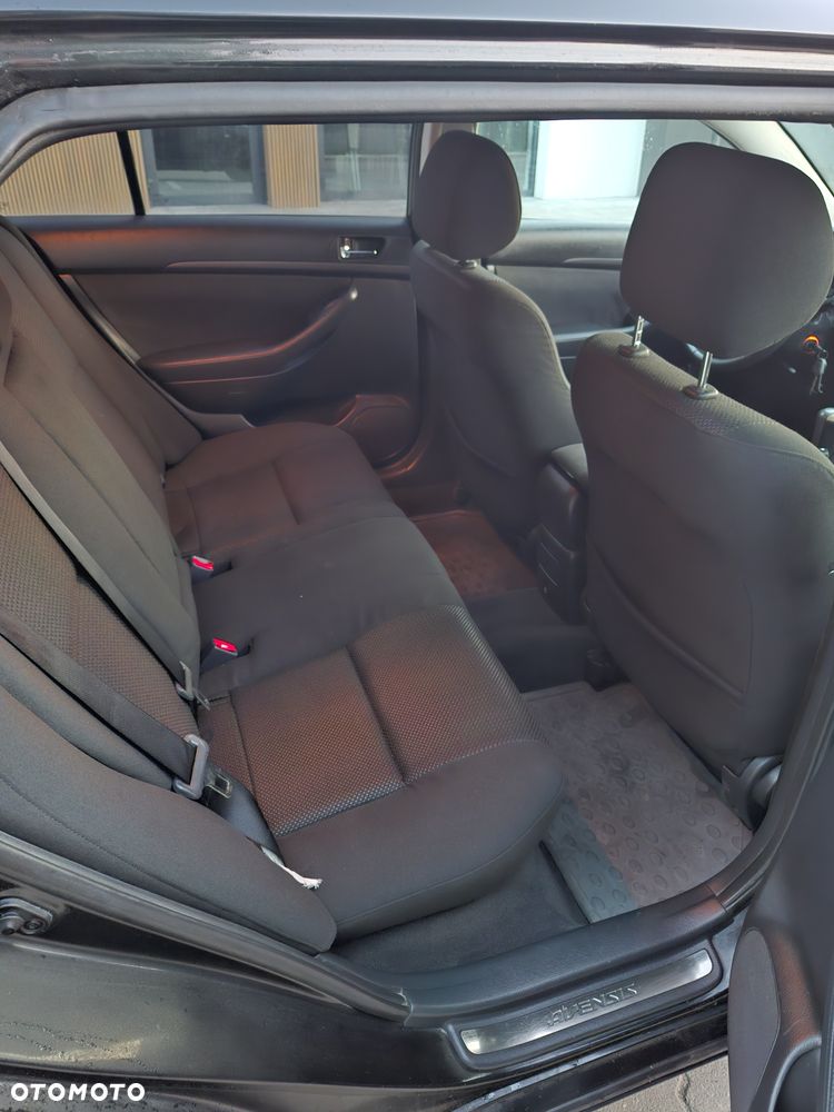 Toyota Avensis - 6