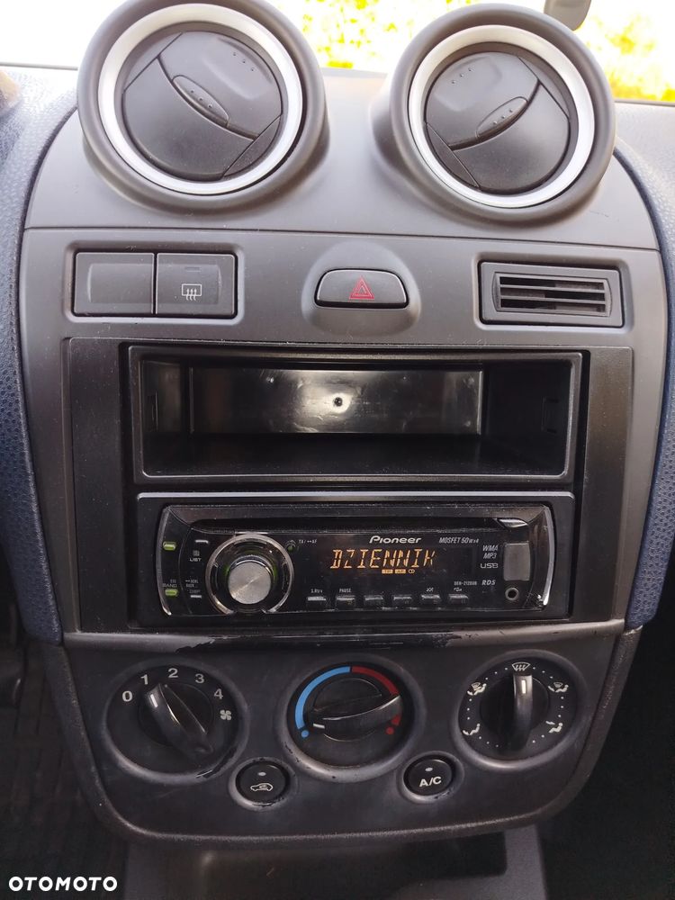 Ford Fiesta 1.3 Ambiente - 12