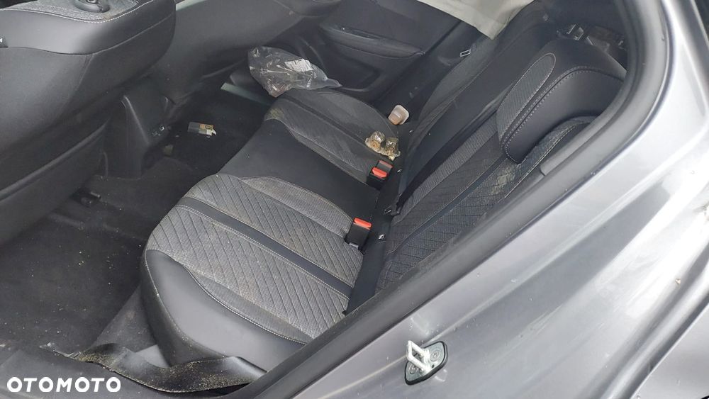 Peugeot 2008 PureTech 130 EAT8 Allure - 8