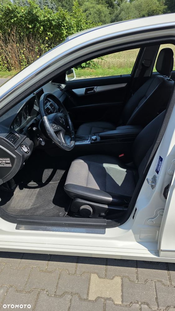 Mercedes-Benz Klasa C 220 CDI DPF Automatik BlueEFFICIENCY Avantgarde - 13