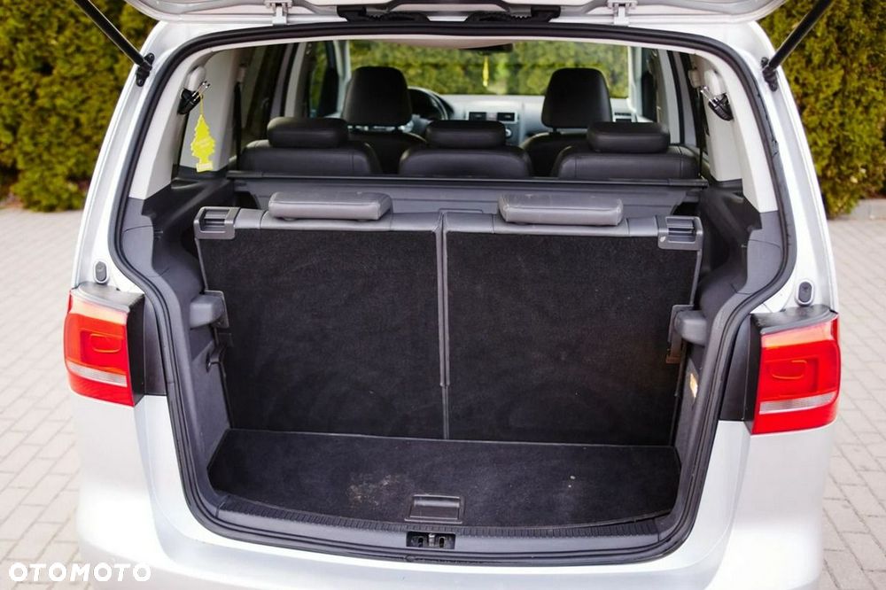 Volkswagen Touran 1.6 TDI DPF BlueMotion Technology DSG Highline - 27