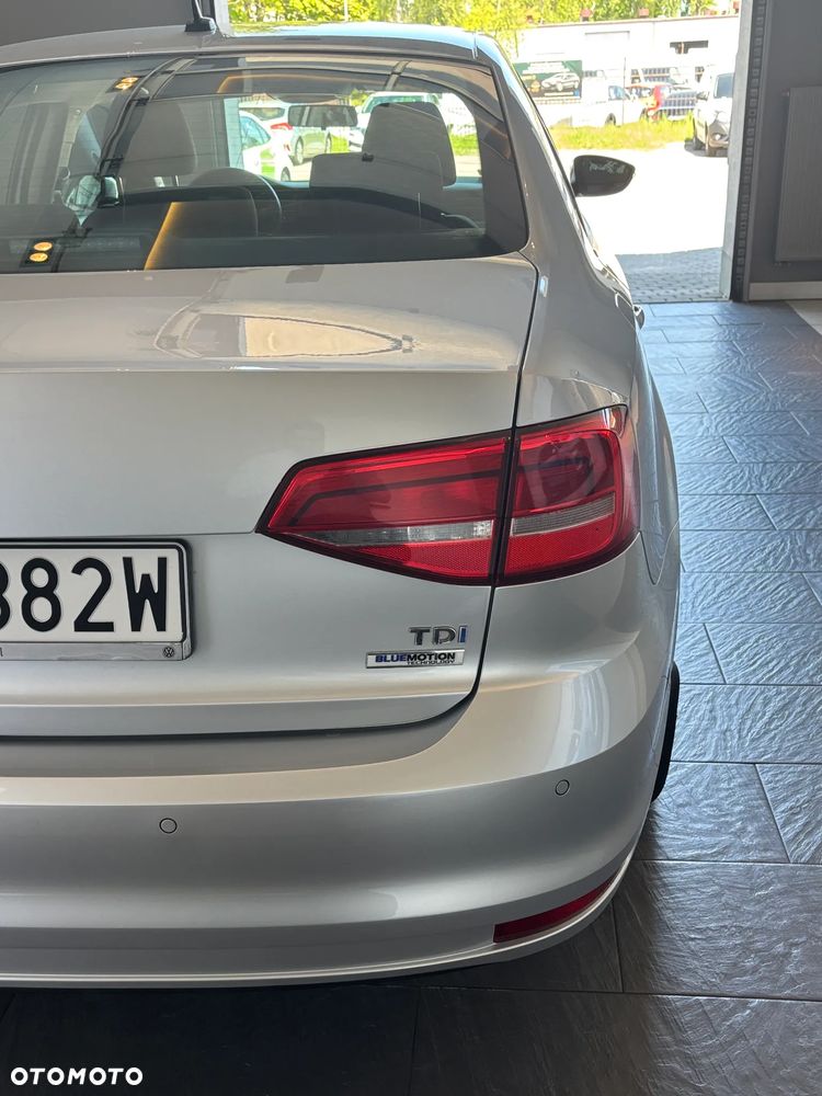 Volkswagen Jetta 2.0 TDI DPF BMT Trendline - 9