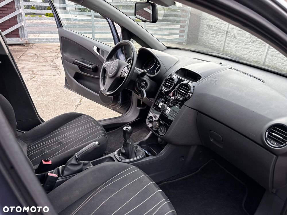 Opel Corsa 1.2 16V Cosmo - 8