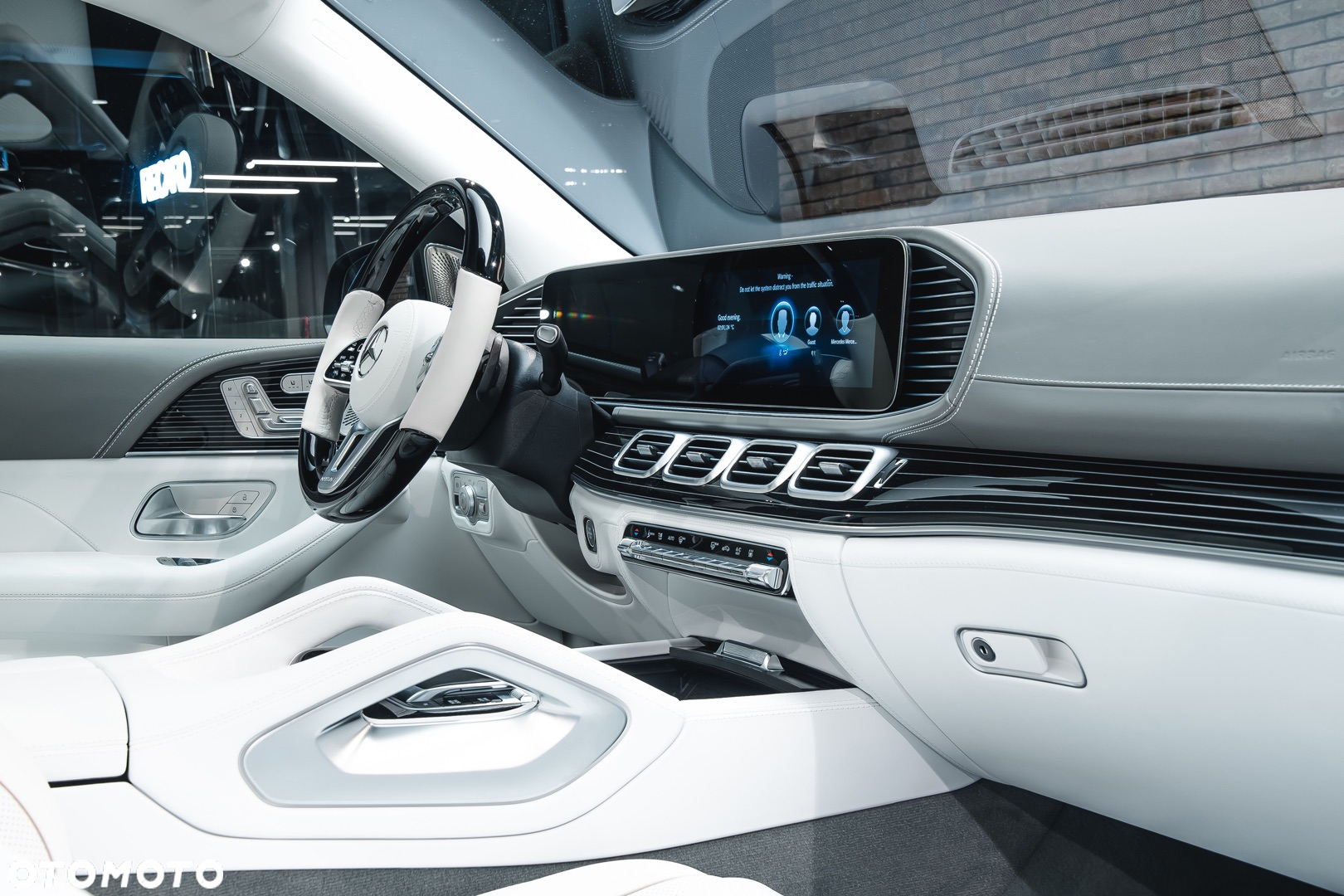 Mercedes-Benz GLS - 28