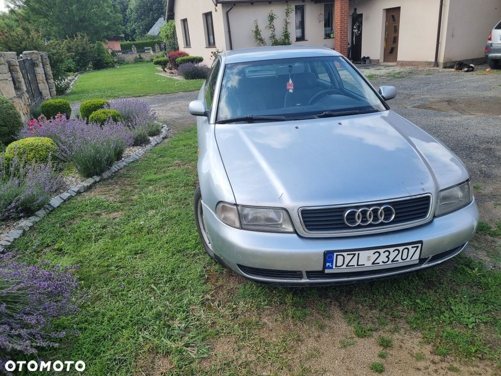 Audi A4 Limousine - 1