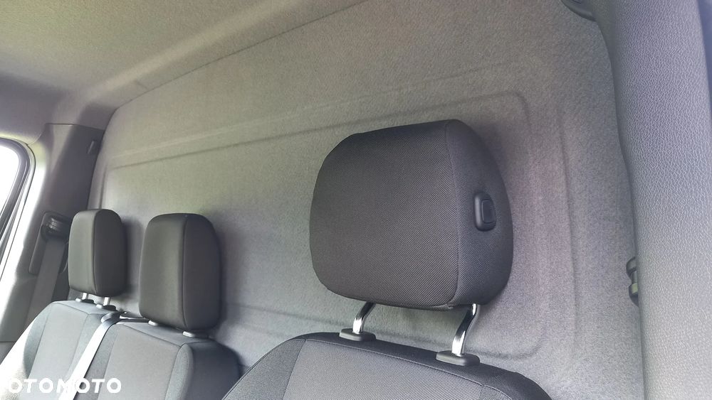 Mercedes-Benz Sprinter - 14