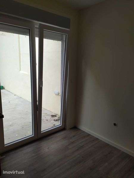 Arrenda-se T0 em Campanhã, Porto. Excelente Localização - Grande imagem: 2/6