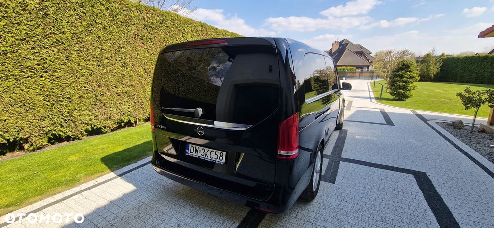 Mercedes-Benz V-Class 2016 photo 2