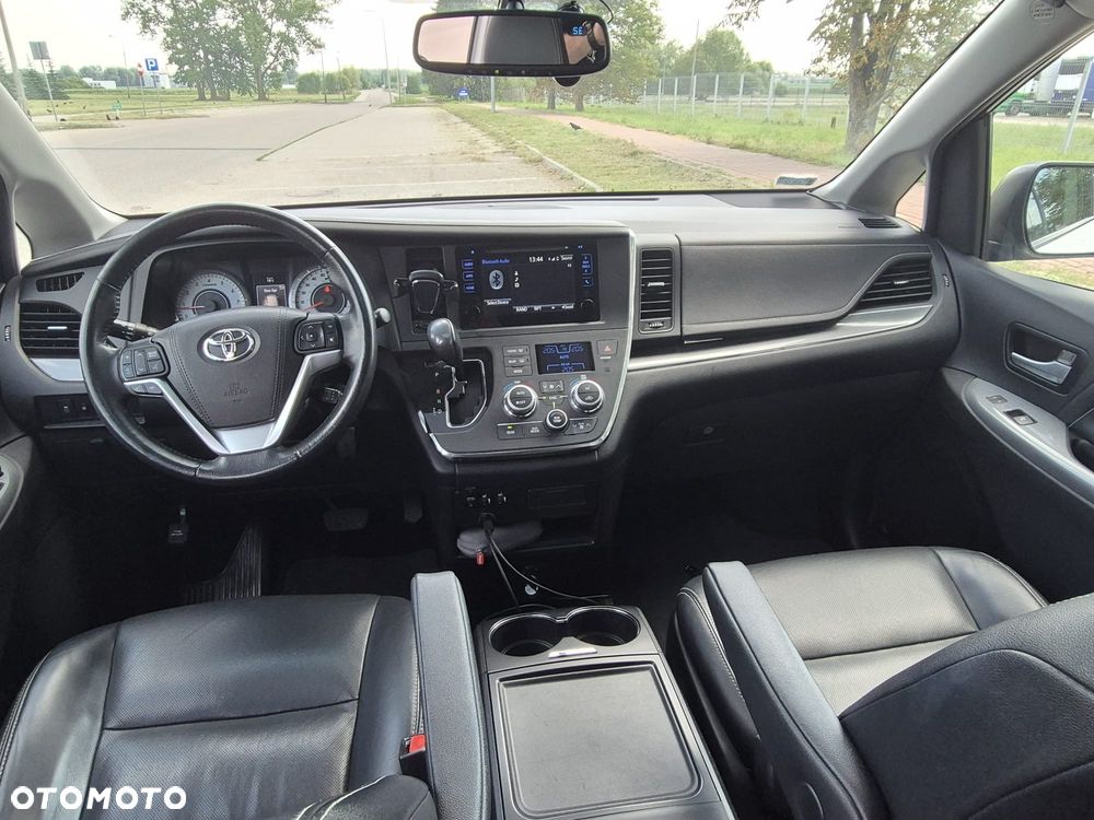 Toyota Sienna 3.5 V6 SE - 10