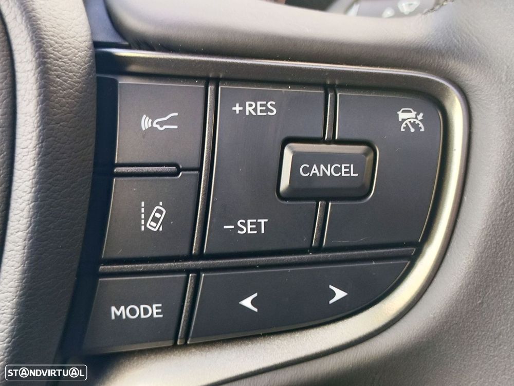 Lexus UX 250h Sport - 32