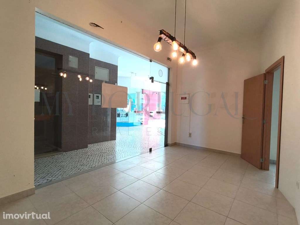 Escritório com Potencial Único em Lagos - Customize o seu Espaço na... - Grande imagem: 2/15