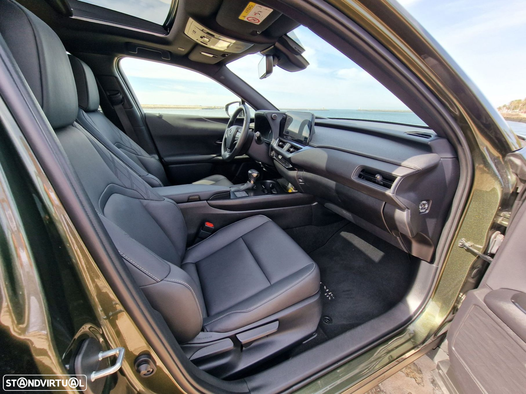 Lexus UX 250h Sport (Ecrã 12.3) - 18