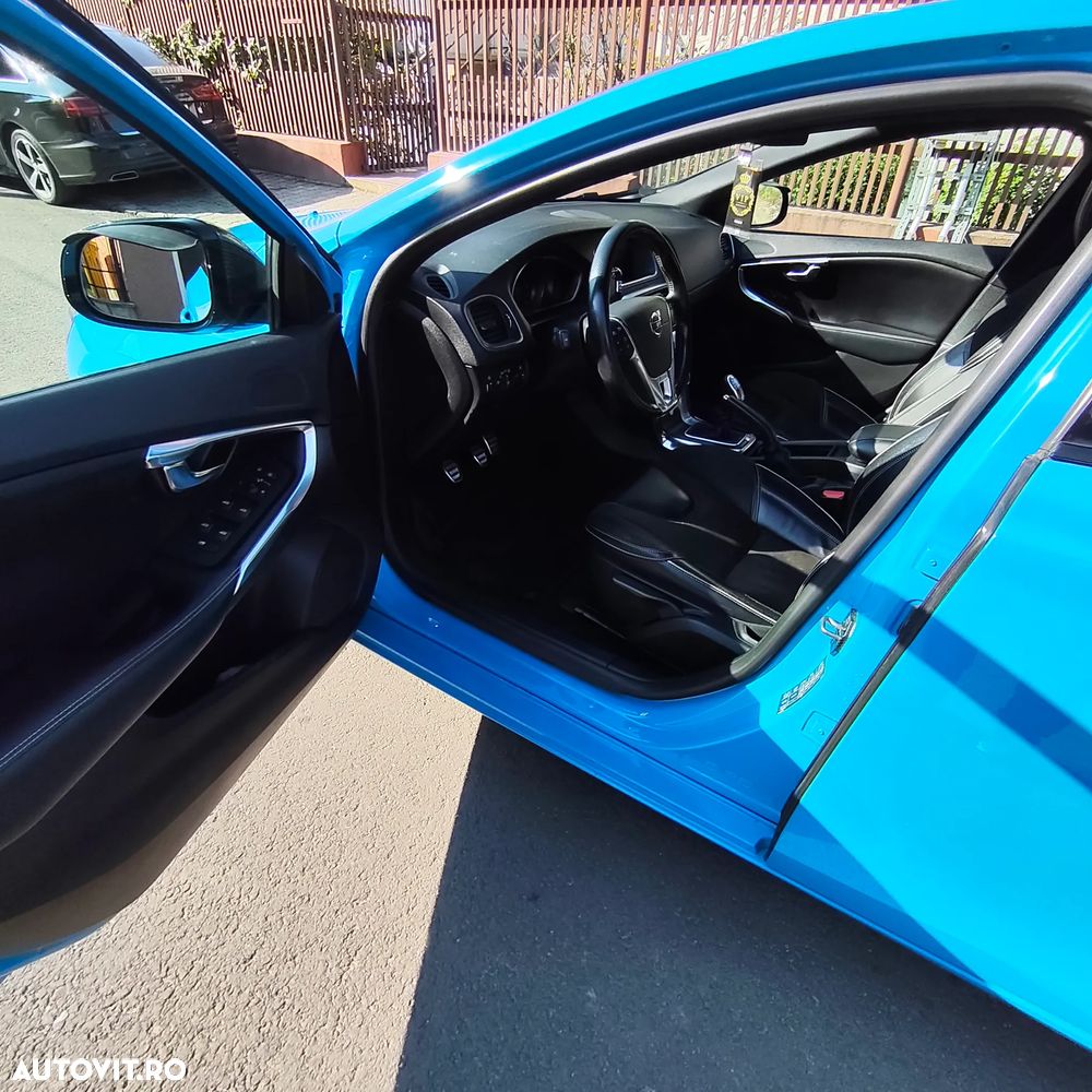 Volvo V40 D2 R-Design - 4