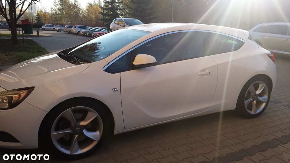 Opel Astra 1.6 Turbo Edition - 1