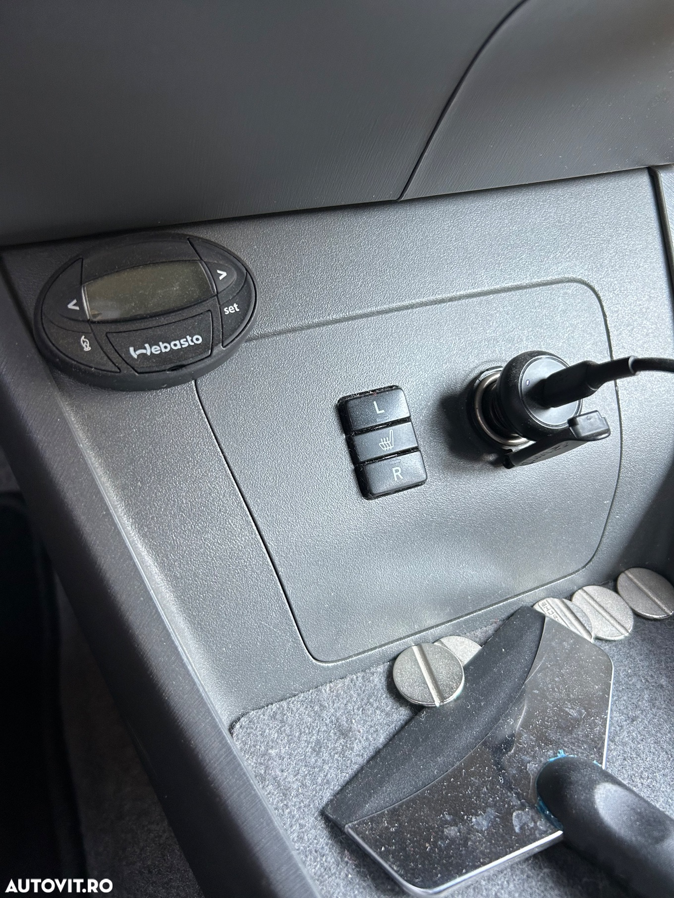 Toyota Prius (Hybrid) Sol - 13