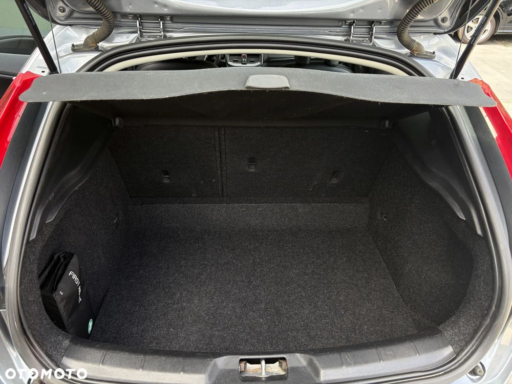 Volvo V40 T3 Momentum - 32