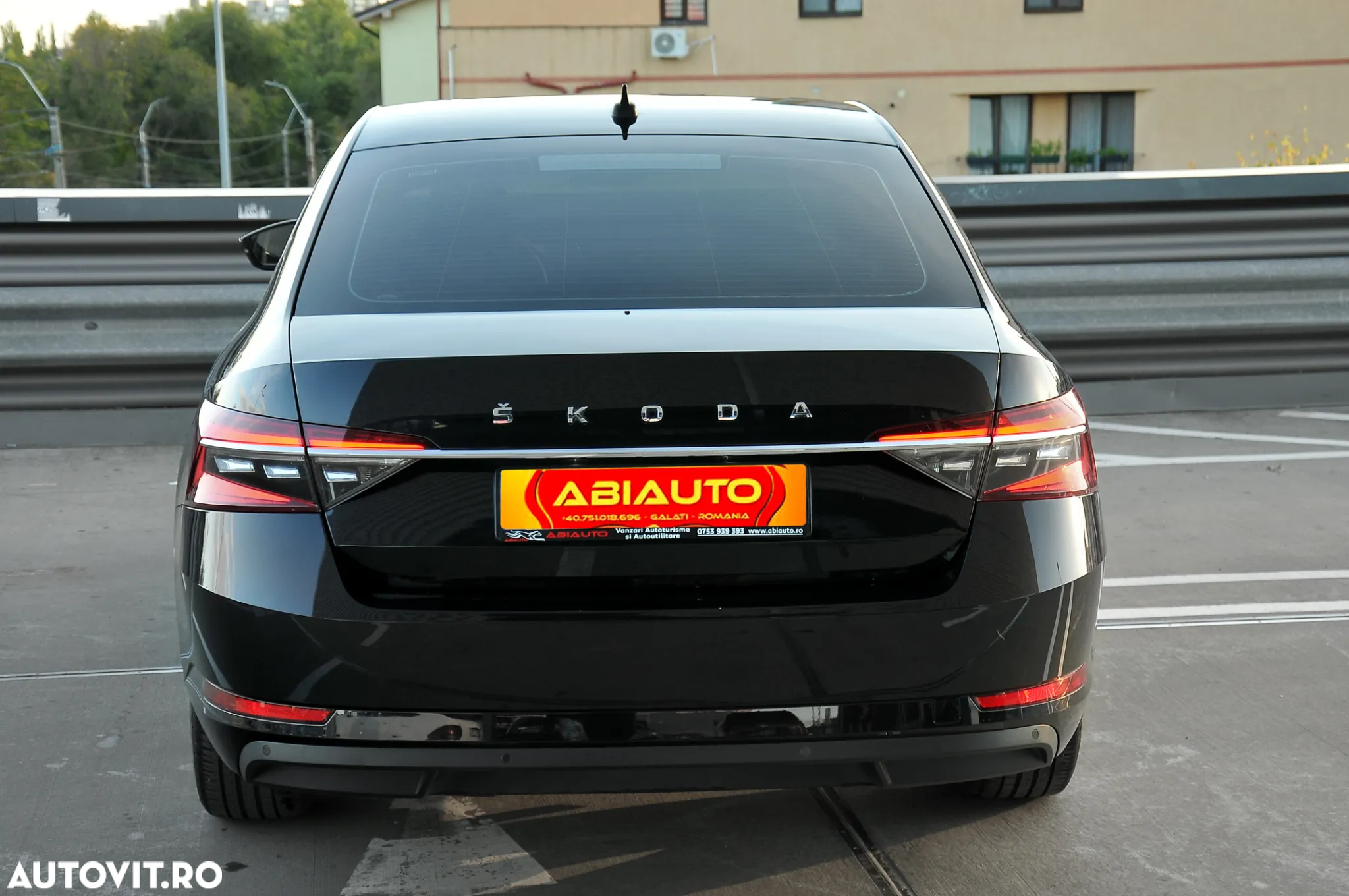 Skoda Superb 2.0 TDI DSG Ambition - 2