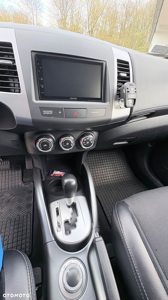 Mitsubishi Outlander 2.4 Intense + CVT - 15