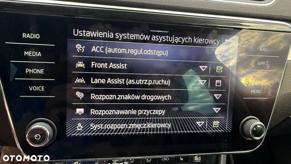 Skoda Superb 2.0 TDI SCR Ambition DSG - 29