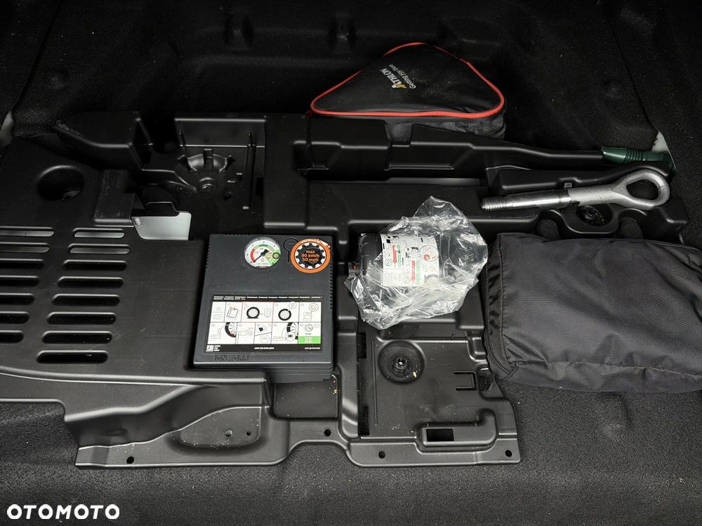 Mercedes-Benz CLA 200 Progressive 7G-DCT - 32