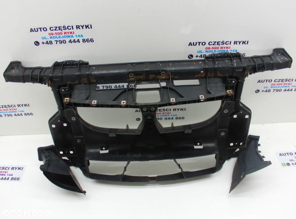 BMW 1 E87 2.0B Pas Przedni - 1