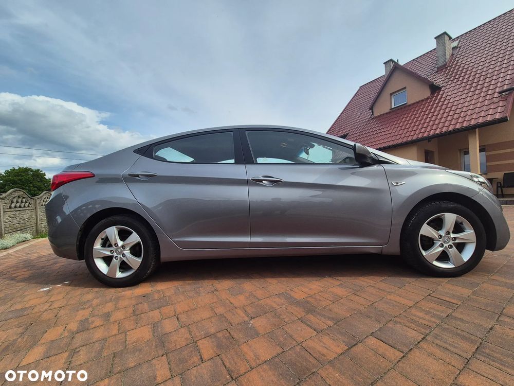 Hyundai Elantra 1.6 Comfort - 22