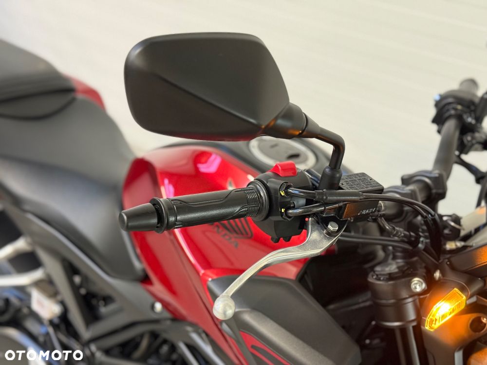 Honda CB - 12