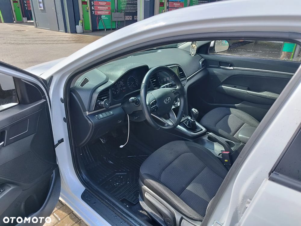 Hyundai Elantra 1.6 Classic Plus - 8
