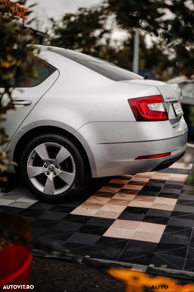 Skoda Octavia 2.0 TDI DSG Ambition - 12