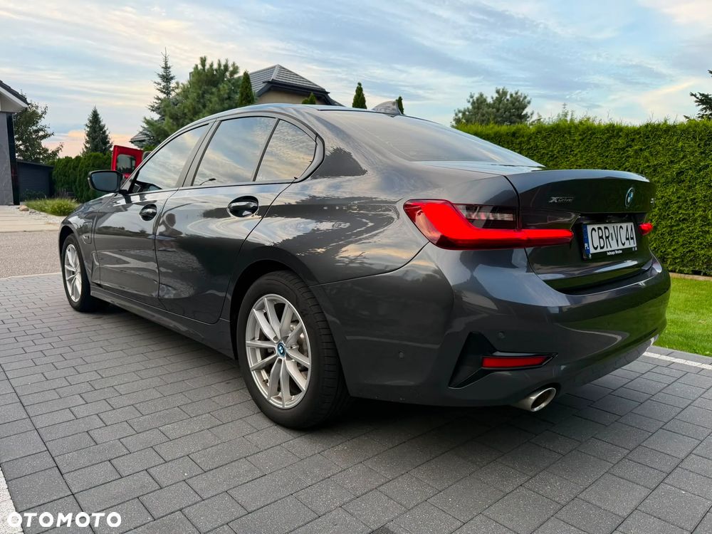 BMW Seria 3 330e xDrive - 18