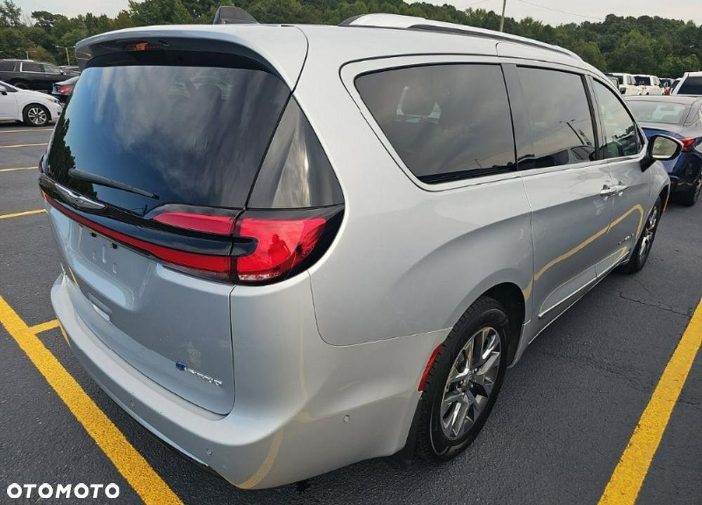 Chrysler Pacifica - 4