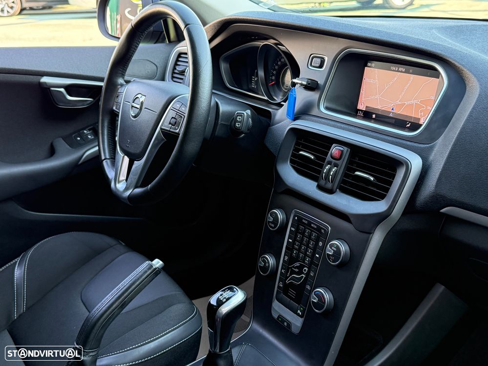 Volvo V40 2.0 D3 Momentum - 25