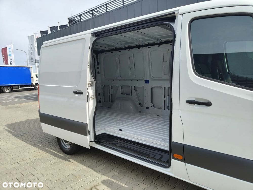 Mercedes-Benz Sprinter - 8