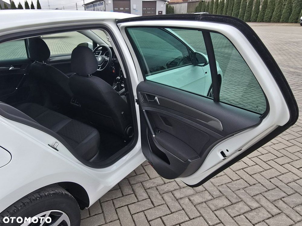 Volkswagen Golf - 22