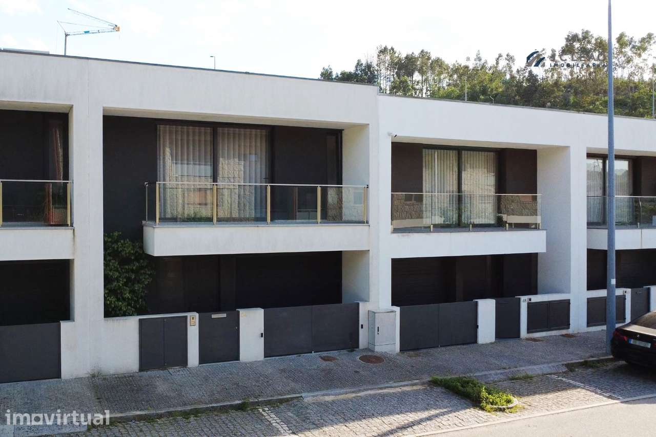 Moradia em Banda T3 Moderna de 2 Pisos - Grande imagem: 4/50