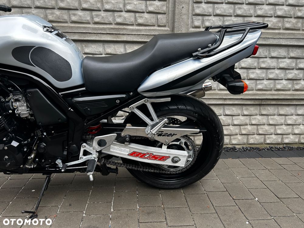 Yamaha FZS - 17
