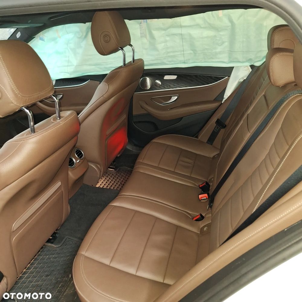 Mercedes-Benz Klasa E 450 4-Matic 9G-TRONIC - 11