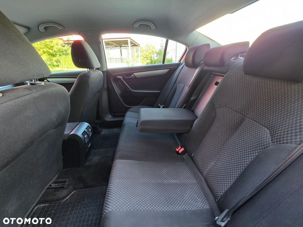 Volkswagen Passat 2.0 TDI Comfortline - 14