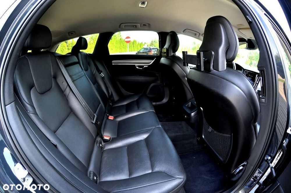 Volvo V90 D3 Momentum Pro - 23