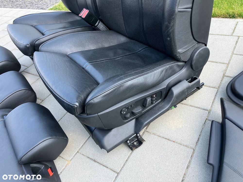 FOTELE KANAPA BOCZKI BMW E60 E61 TOURING KOMBI CZARNA SKÓRA WENTYLOWANA KOMFORT WENTYLE WENTYLOWANE KOMFORTY PRZED LIFT RARYTAS STAN PERFEKCYJNY!!! CZARNE ELEKTRYCZNE ROLETKI PRZECIWSŁONECZNE ROLETY DRZWI - 11
