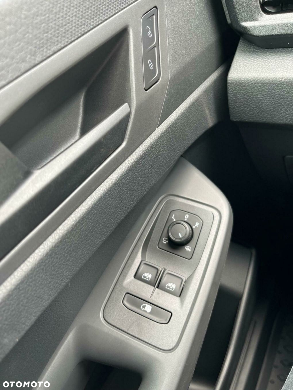 Volkswagen Caddy Caddy  silnik: 2,0 l TDI EU6 SCR  75 kW skrzynia biegów: manualna 6 -biegowa rozstaw osi: 2755 mm - 17