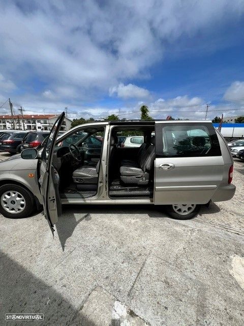 Kia Carnival 2.9 TDi RS S/AC - 4