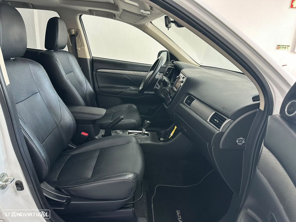 Mitsubishi Outlander 2.2 DI-D 4WD Auto Instyle - 33