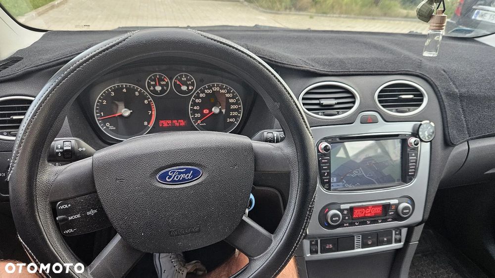 Ford Focus 2.0 16V Titanium - 12