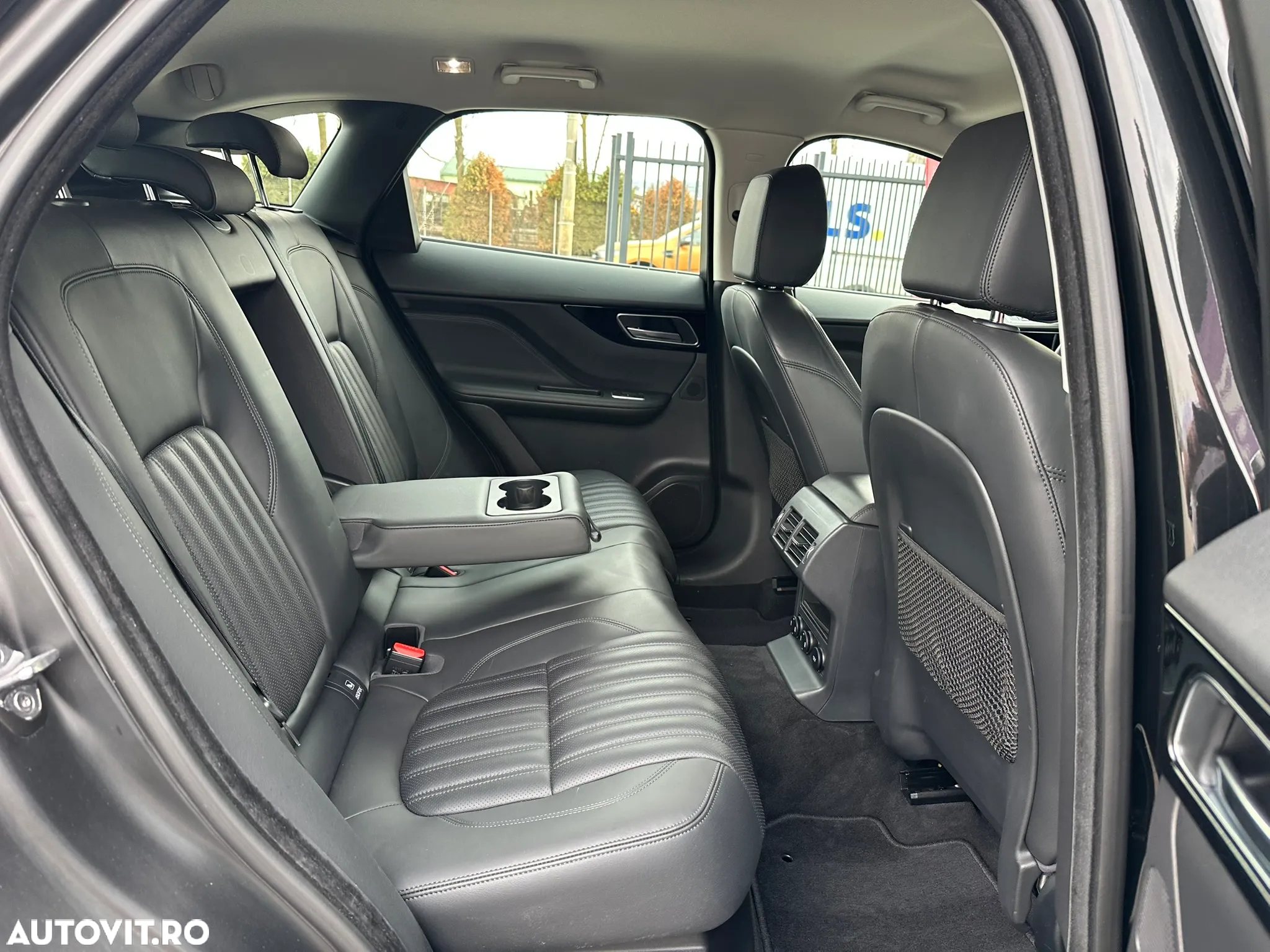 Jaguar F-Pace 20d AWD Aut. Portfolio - 8