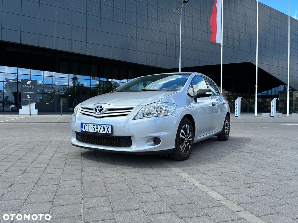 Toyota Auris 1.4 D-4D Luna - 1