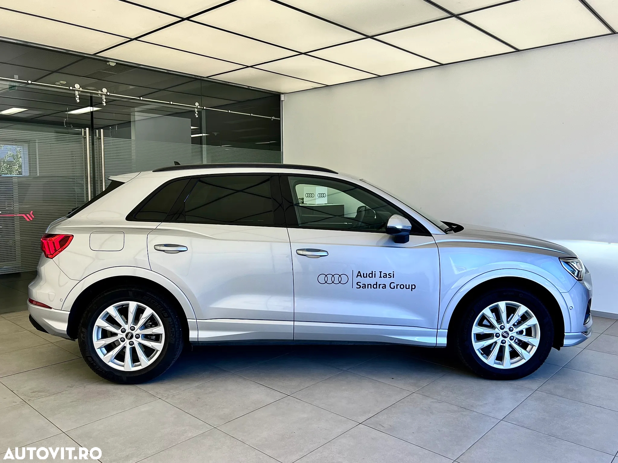 Audi Q3 2.0 35 TDI S tronic Advanced - 3