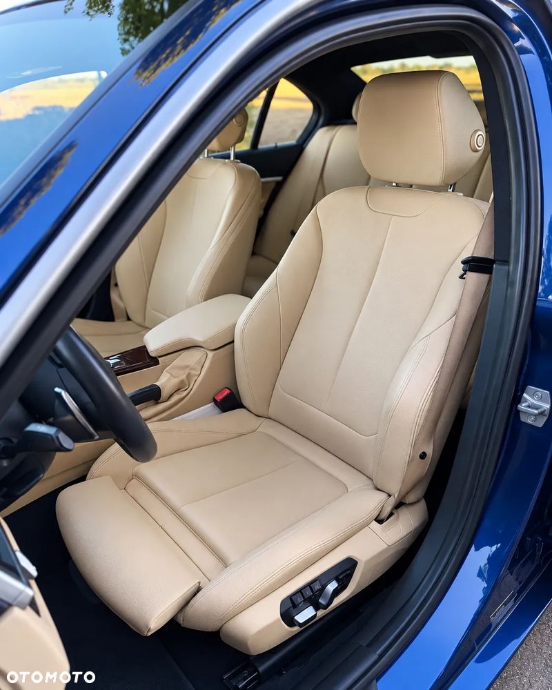 BMW Seria 3 330i Luxury Line sport - 13