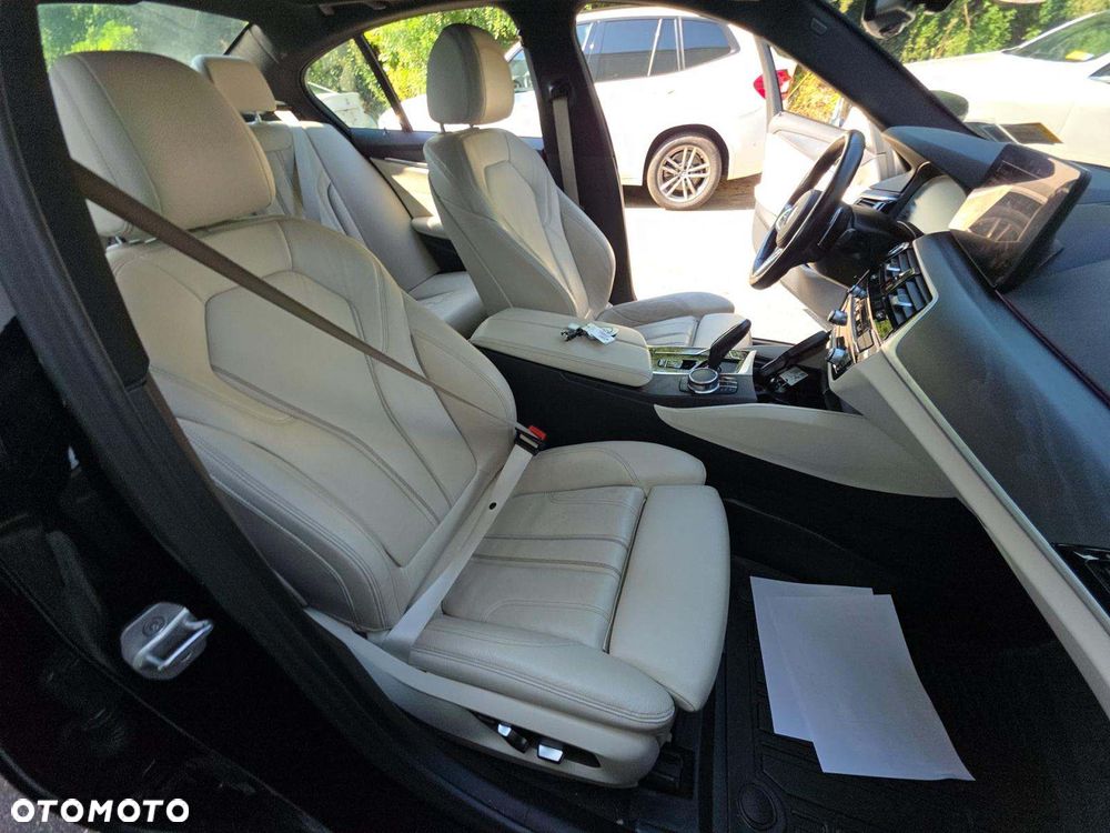 BMW Seria 5 540i xDrive M Sport Edition - 9