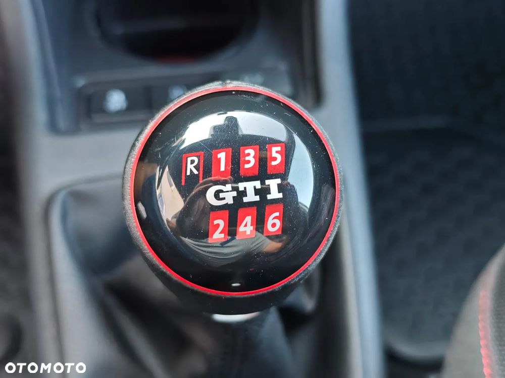 Volkswagen up! GTI - 18